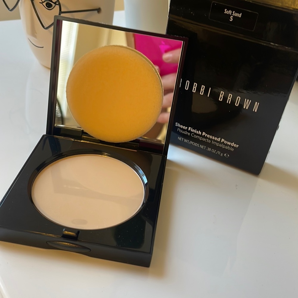 NIB bobbi brown sheer finish pressed powder color soft sand 5